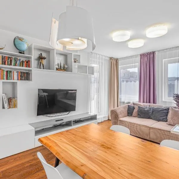 New large apartment, Free Parking!, hotel v Praze