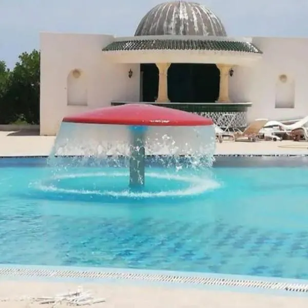 Bungalow MARINA sousse KANTAOUI, hotel u gradu Sus