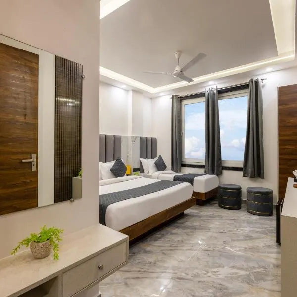 Hotel U N Star - Infront of Chabad House, Walking Distance from New Delhi Railway Station and Connaught Place, hotel di New Delhi