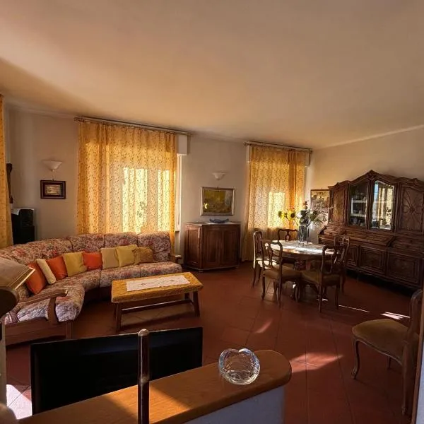 Porta delle Langhe, hotel in Carrù