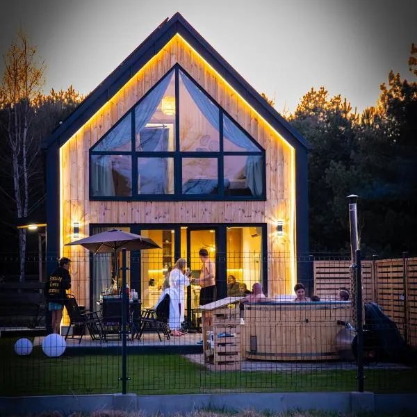 Stodoły Pod Gajem z Balią i Sauną, hotel v destinaci Trzebniów