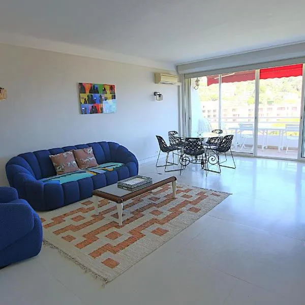Fully equipped appartment 105 m2 clear view on the sea and californie hills, hotel in Cannes