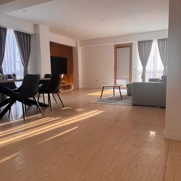 Eroilor Apartments, hôtel à Curtea de Argeş