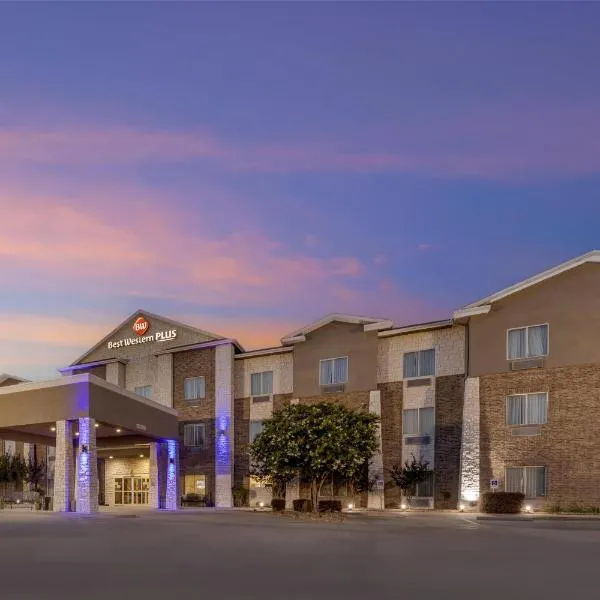 Best Western Plus Sand Bass Inn and Suites, hotel em Madill
