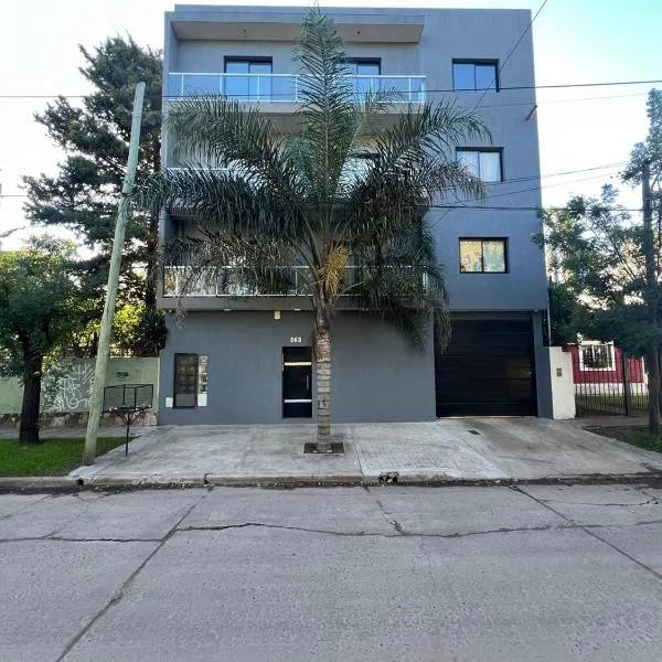 Lya, hotel in El Palomar