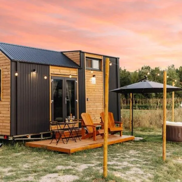 La Casa Errante X by Tiny Away, hotel v destinaci Castilenti