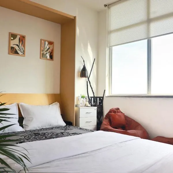 Panoramic City Views -15th Floor Studio Apartment, hotell sihtkohas Zirakpur