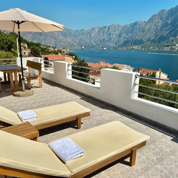 House with big terrace and beautiful sea view, ξενοδοχείο στο Κότορ