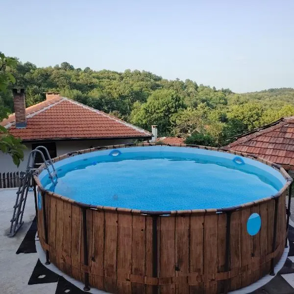 Къща за гости ЧИЧАРИТЕ, hotel in Gabrovo