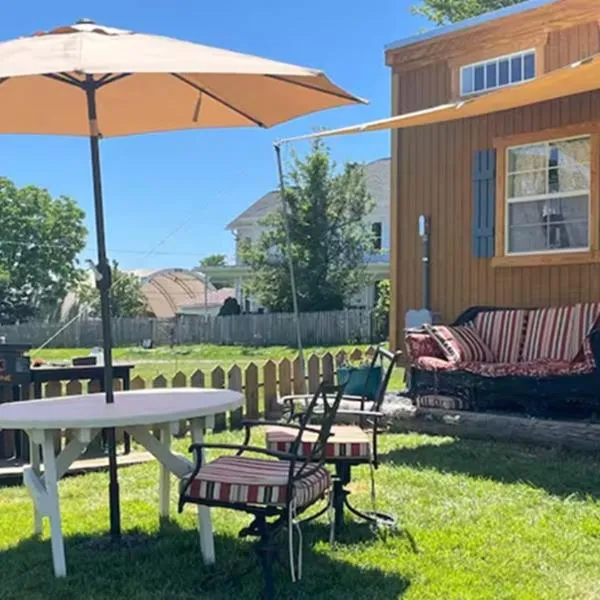Tiny House on Cattle Farm Shenandoah Valley, hotel in Edinburg
