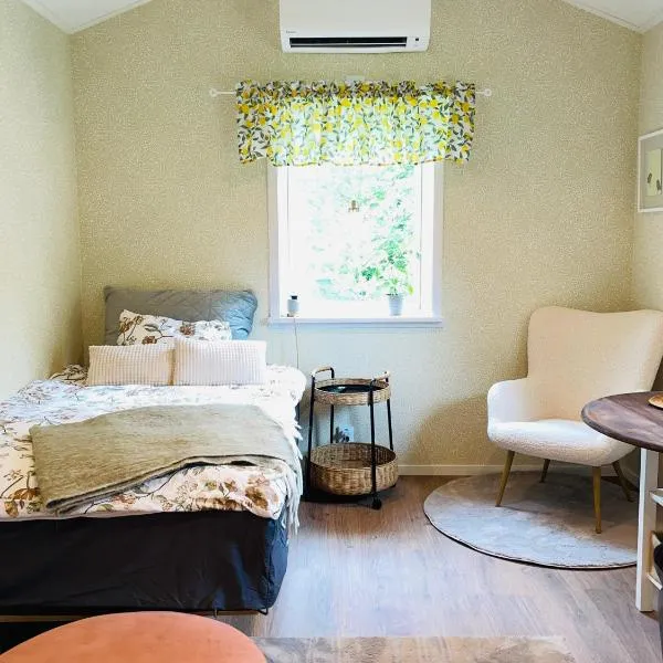 Stugan Karmaleily、イェヴレのホテル