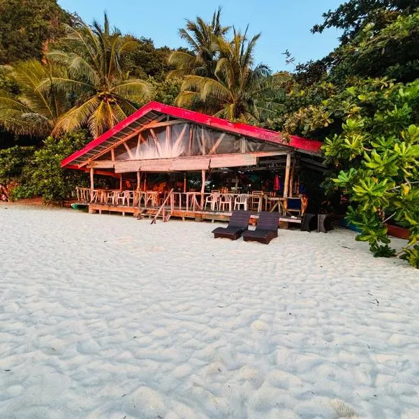 White Beach Front and Cottages, hôtel à Buruanga