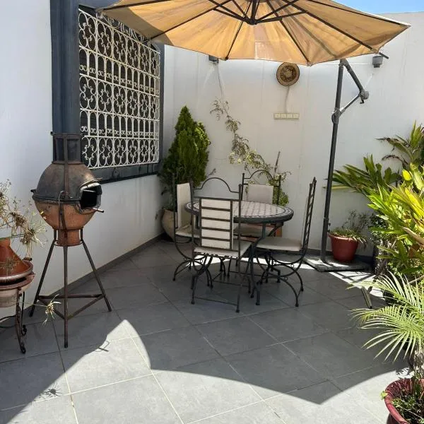 Appartement de charme entre mer et montagne โรงแรมในOulad Akkou