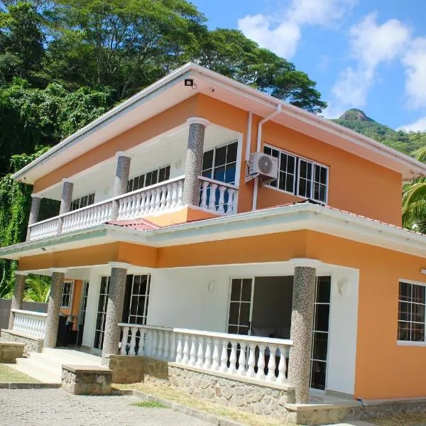 H & M Bayview Apartment Seychelles, hotel din Beau Vallon