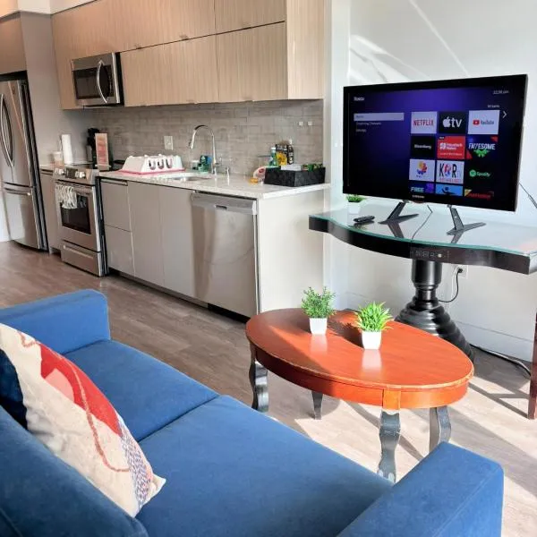 Urban Gorgeous Hollywood Living with rooftop views and BBQ, GYM, hotel in Los Angeles