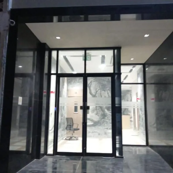 Stunning studio with balcony close to metro, hotelli Dubaissa