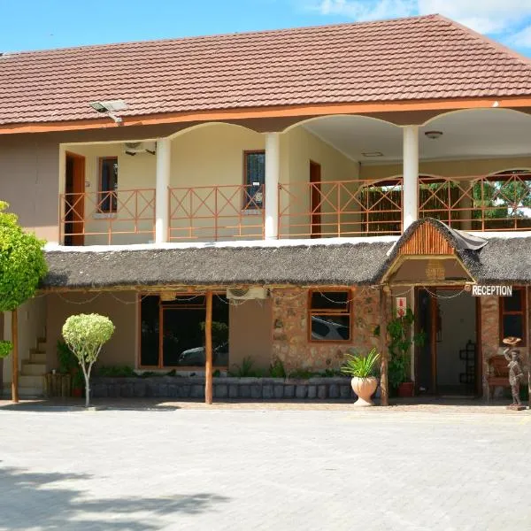 Three Tree Hotel, hotel in Maun