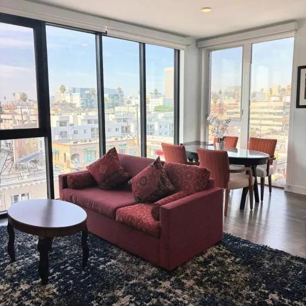 Urban Gorgeous Hollywood Living with rooftop views and BBQ, GYM，位于洛杉矶的酒店