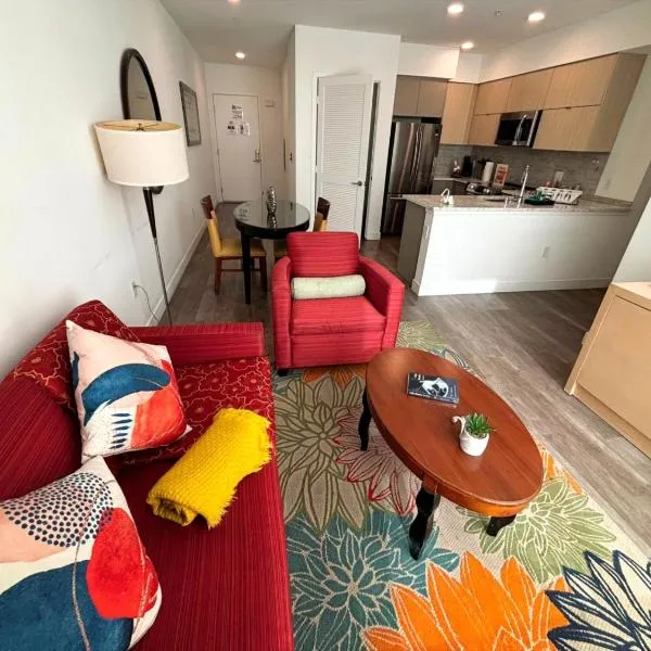 Urban Gorgeous Hollywood Living with rooftop views and BBQ, GYM, hotel in Los Angeles