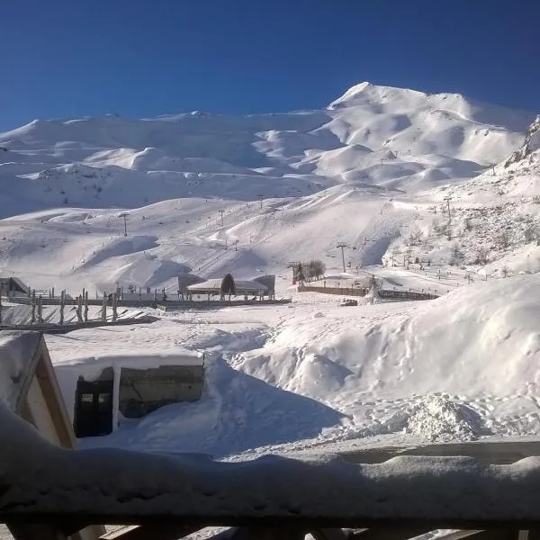Appart 5 pers, pied des pistes à Piau-Engaly, au coeur de la station, hotel in La Celle-sous-Gouzon