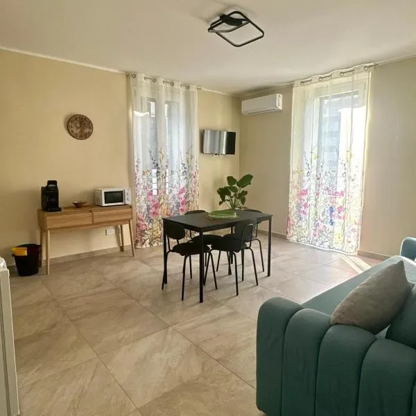 Villa Patrizia affittacamere con parcheggio privato, ξενοδοχείο στο Κόμο