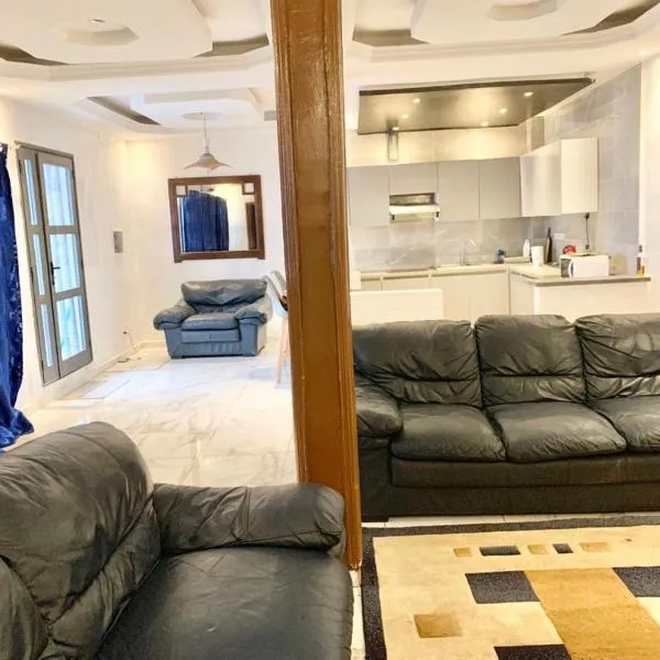 Appartement meublé avec cuisine équipée, au bord la mer, hotel v destinaci Guediawaye