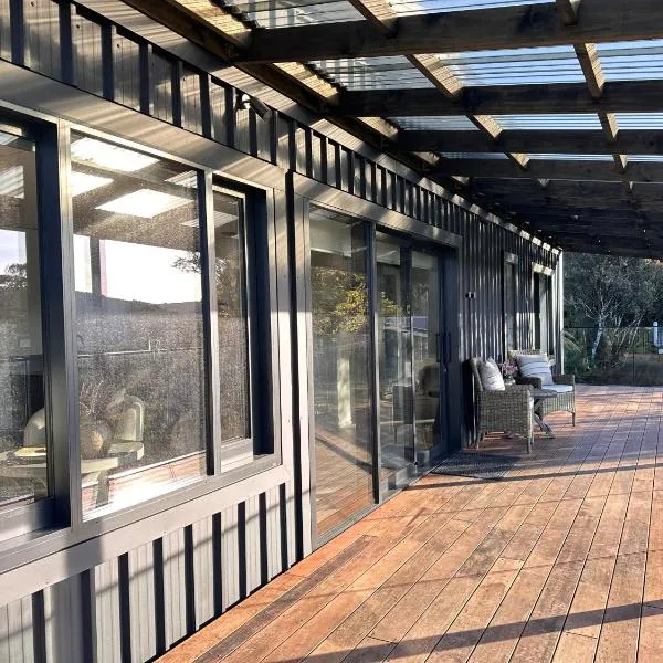 Beaks and Feathers Boutique Accommodation on Stewart Island, Hotel in Stewart Island