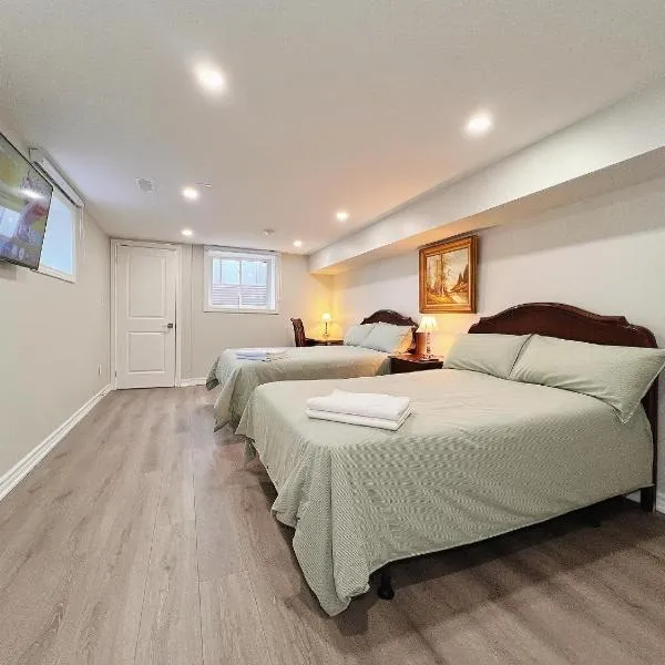 Cozy & Modern Ensuite Basement Rooms - Steps to Subway & Downsview Rogers Stadium, hotel in Toronto