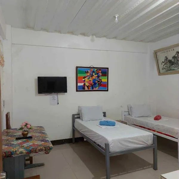 RedDoorz at Wyns Hotel, hotel in Silañgang Mayao