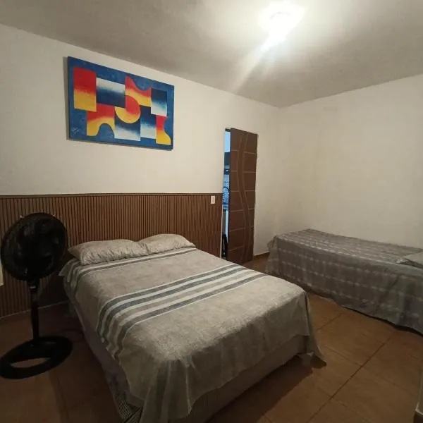 Kitnet Mobiliada Espaço inteiro, hotel em Porto Seguro