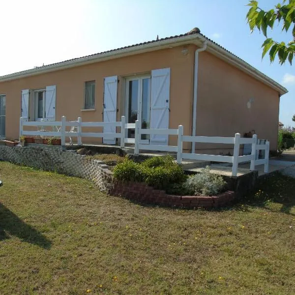 les Eglantines、カステルジャルーのホテル