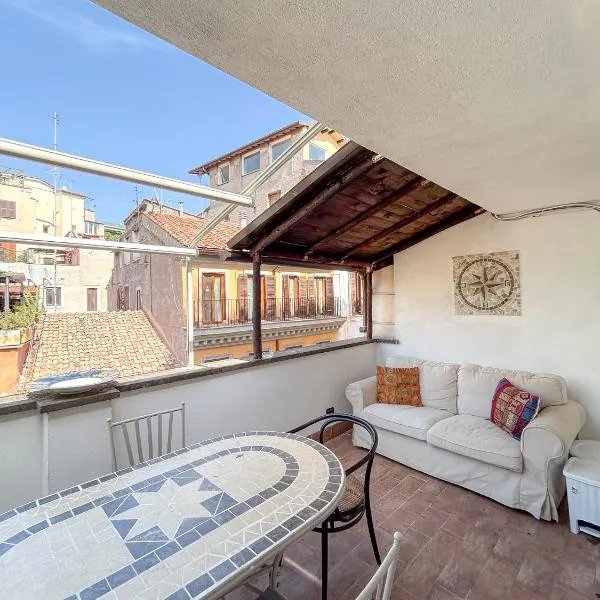 Attic Castel Sant'Angelo - Pantheon, hotel in Rome