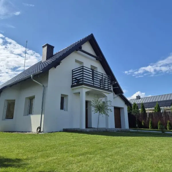 Przystanek Osłonin- całoroczny dom na wynajem, hotel in Osłonin