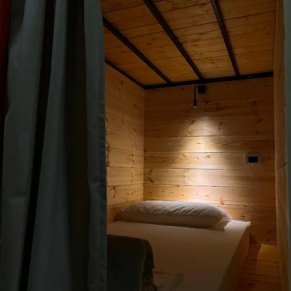 Queen-V Hostel, ξενοδοχείο σε Vlorë