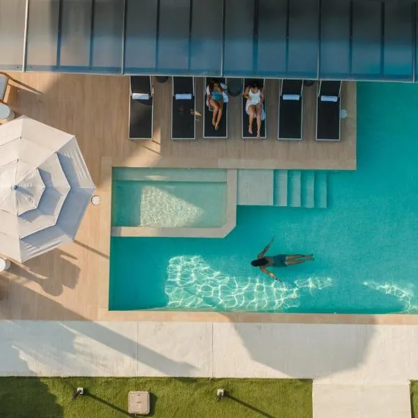 Epic Tamarindo Boutique Hotel، فندق في تاماريندو