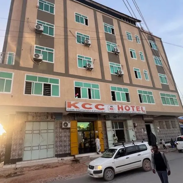 Kcc hotel and Restaurant, hotel i Kismaayo
