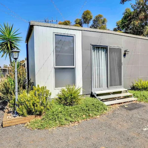 Diggers Rest में, होटल Diggers rest self contained tiny home with wifi