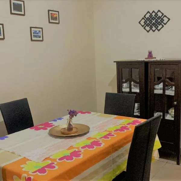 Apartamentos independientes, frente al Coliseo JRA, hotel en Sucre