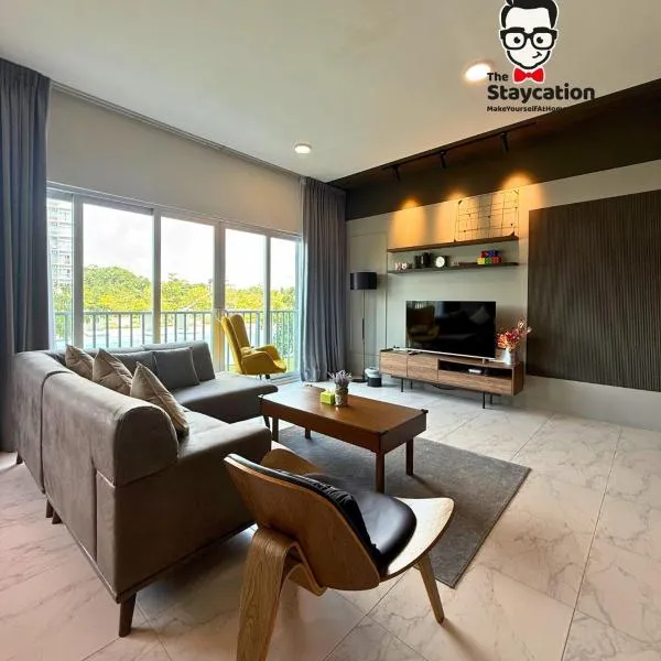 Staycation Homestay 76 Liberty Grove Near Airport, hotel v destinaci Kučing