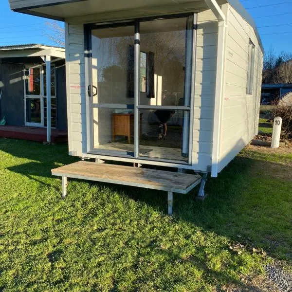 Waitomo Farmstay - Fantail Cabin 6, Hotel in Waitomo Caves