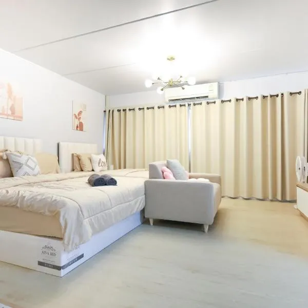 Cozy 2BR Near Impact Arena, LTAT- WiFi Washer near DMK at C2, ξενοδοχείο σε Ban Song Hong
