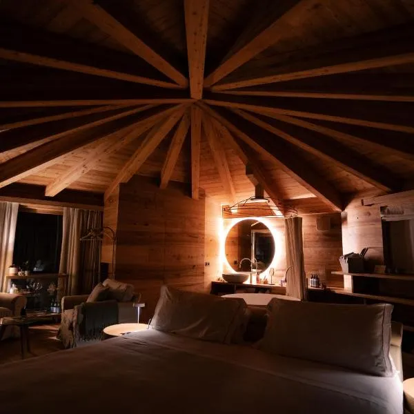 Au Charmant Petit Lac - Ecohotel Parc & Spa, hotel din Champoluc