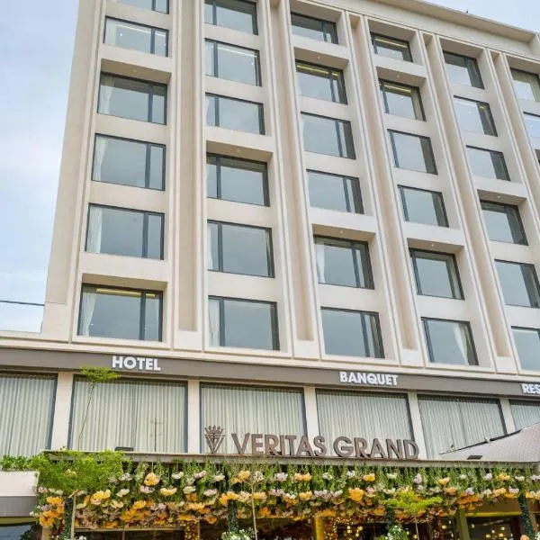 Hotel Veritas Grand, hotel v destinácii Sānand