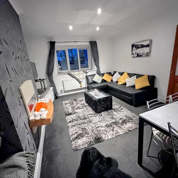 Lovely One-Bedroom Condo With Indoor Fireplace, хотел в Съндърланд