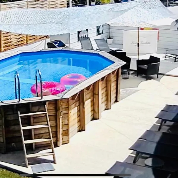 Bungalow avec piscine، فندق في أنتيب