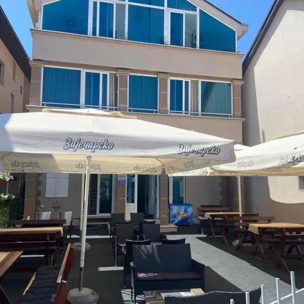 Sobe restoran Beba, מלון בפלייבליה