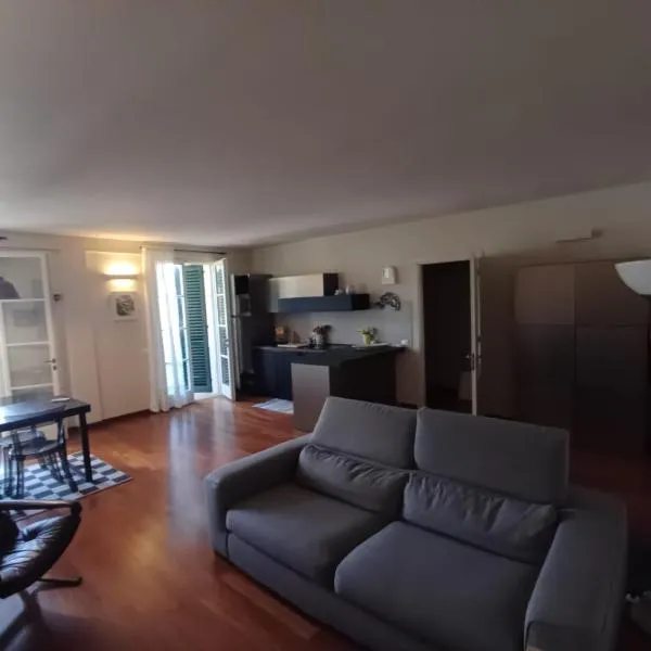 Elegante appartamento Tirrenia, hotel in Tirrenia