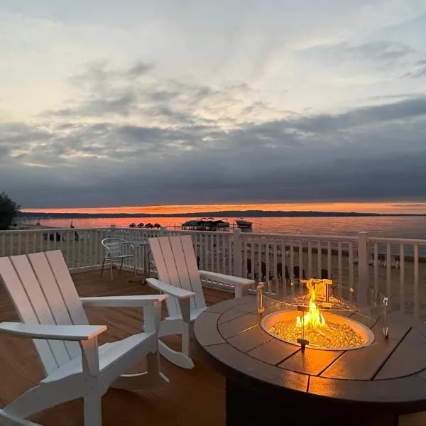 The Baywatch Resort，位于特拉弗斯城的酒店