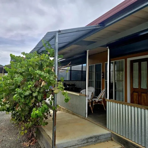 Contemporary Studio Accommodation, hotel in Farrell Flat