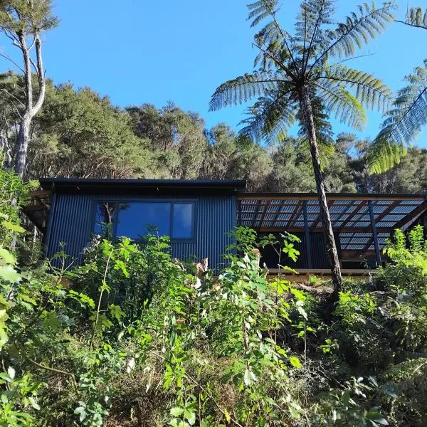 Haven Cabin - No road access - just a boat ride away, hotel in Endeavour Inlet